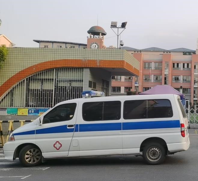 乳源救护车出租护送骨折病人一公里多少钱